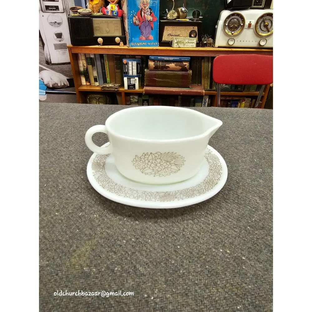 Vintage Pyrex #77-B & 77-U Gravy Boat & Under Plate "Woodland Brown" - Picture 1 of 8
